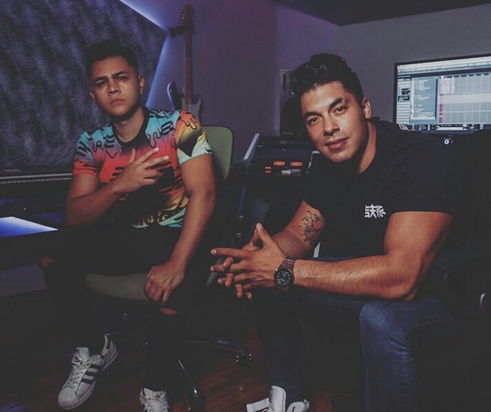 jawy_acashore_f's tweet photo. #JawyArmy #TeamJawy #Casanova #JM #Unodetusbesos #Eldelasfansmaslindas https://t.co/7t4cDmF7dC