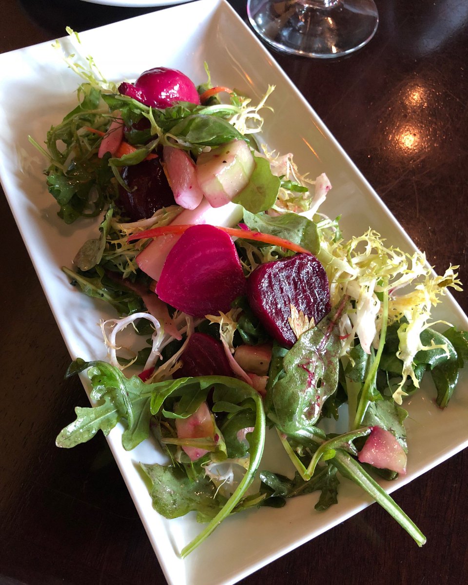 chefinthehat's tweet photo. Summer dinner are best eaten with fresh ingredients and outside on the patio at Luc.
#chefinthehat #LUCSeattle #MadisonValley
#Repost https://t.co/8u4QD1iq5e