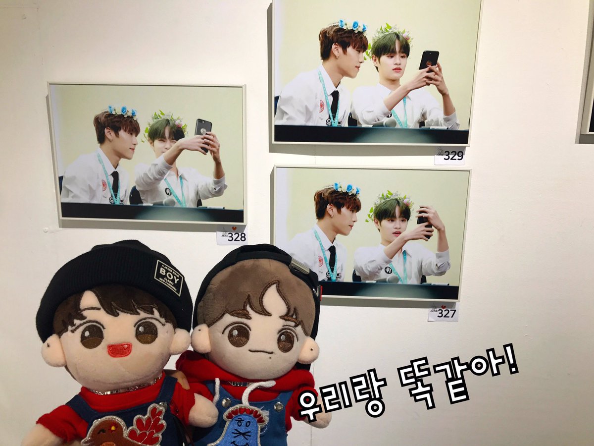 B0YS_REC0RD's tweet photo. 솜랜뉴즈 우야 휘야와 함께하는 전시회 투어 두번째! #ONEOFONE 2 #OOO_two
휘야 우야가 pїCк한 전시품이에요 💕💕 라고 쓰고 소다가 푹 빠져버린 사진이라고 읽겠습니다 😍😍
1관은 멤버 개인 전시 위주였다면 2관은 멤버들 유닛, 단체 위주였어요! 정말 진지하게 여기서 살고 싶었습니다 🤣 https://t.co/iCKWhkJqIx