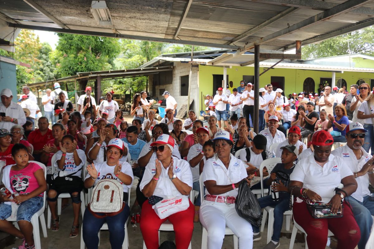 ZulayRL's tweet photo. Esta mañana, reunida con la oferta electoral de Colón y parte de mi equipo de trabajo. #JuntosPodemos https://t.co/fnzoDrHfsC