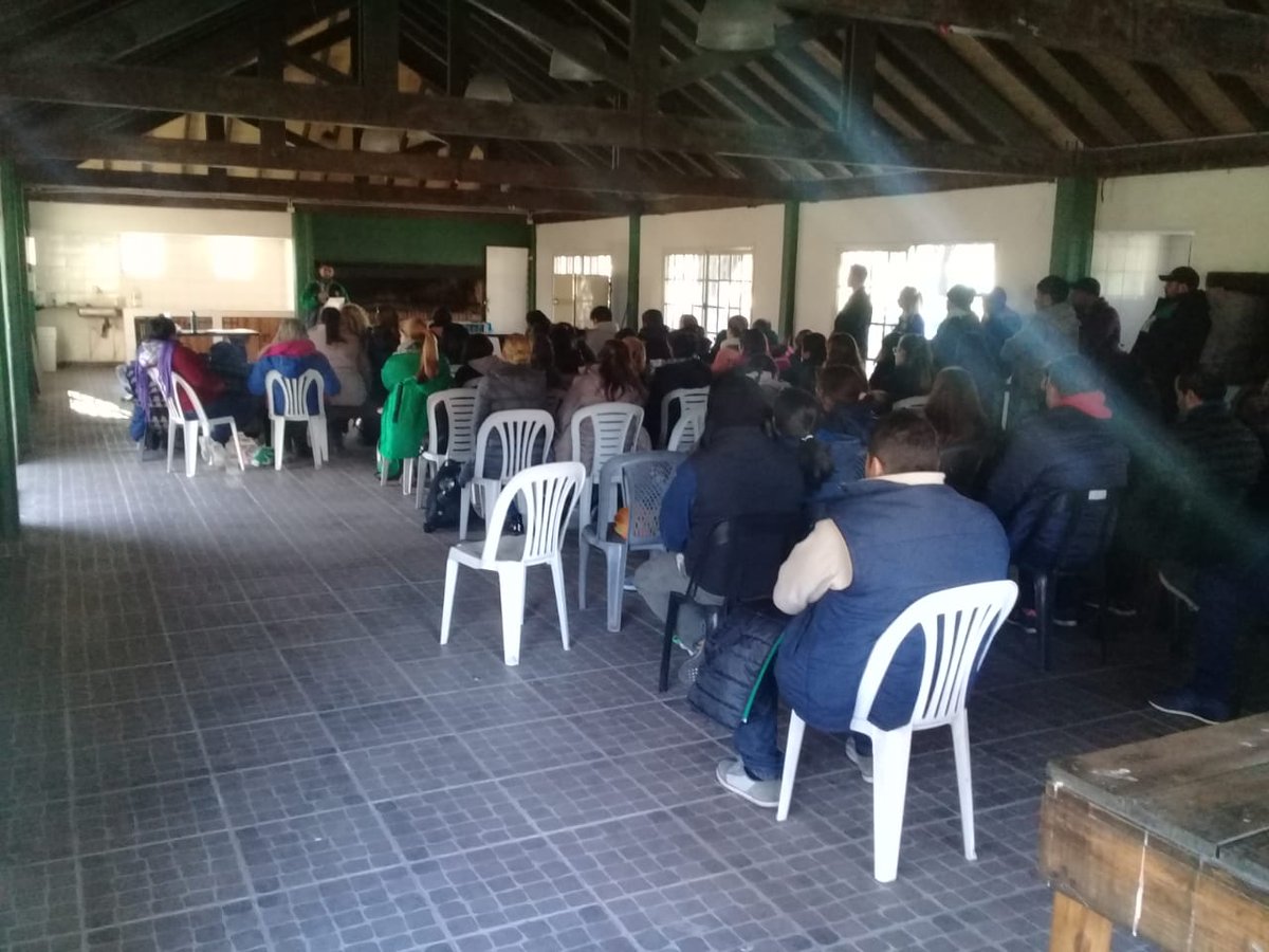 Cab_Infantiles's tweet photo. JUEGO VS PRESIÓN ⚽🧠🤦‍♂️👨‍👩‍👦
Los días miercoles y jueves, El Fútbol Infantil de Banfield, organizó y dictó una charla de orientación psicológica para padres muy productiva que estuvo a cargo del Lic.en Psicología y DT colaborador de la categoría 2012, Mariano Bolettieri. https://t.co/wl4VEwpJ8E