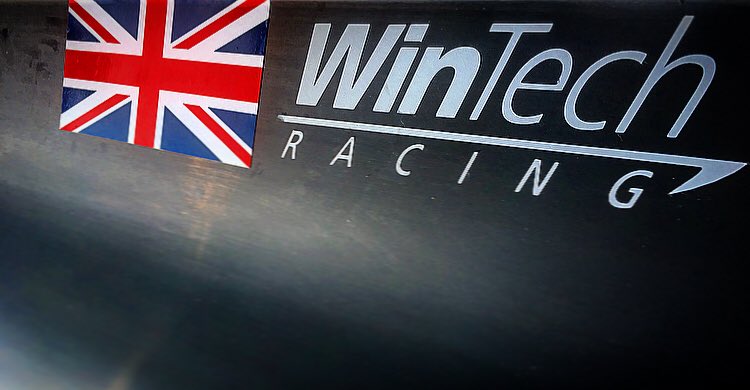 CoachDanHarris's tweet image. Three days into Training out here in Shanghai, Preparing for World University Rowing Championships! 
A massive boost to have support from @oarsport &amp;amp; @wintech_boats providing the whole team with brand new boats. Thank You 👍
#wintech
#cobra
#FISU
#Shanghai