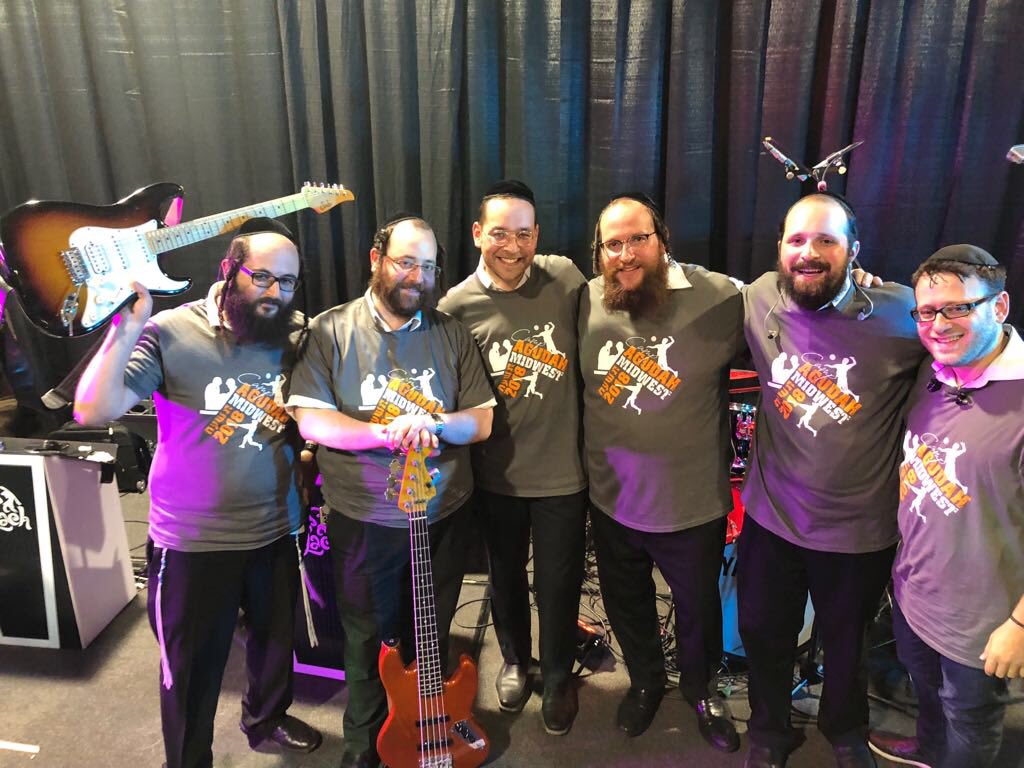 🎵 <a href="/TheFreilachBand/">Freilach Band</a> 
🎵 <a href="/GabayNews/">Dovid Gabay</a> 
🎼 <a href="/DaskalShloime/">Shloime Daskal</a> 
⛰ Camp Agudah West