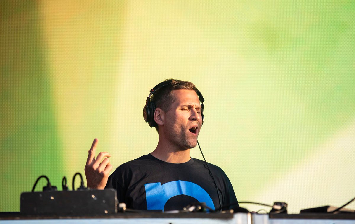 ChasingSummer's tweet photo. Sunset set in full effect with @kaskade β€οΈπ§‘πππ #CSMF2018 #magichour https://t.co/oaiHDJIz1j