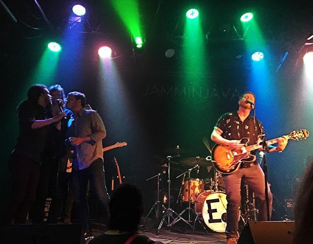 The_Currys's tweet image. Real fun set at @jamminjava tonight opening for @steveeverettmusic! Wish every day was like this. #honestgraft #jamminjava ift.tt/2OMu154