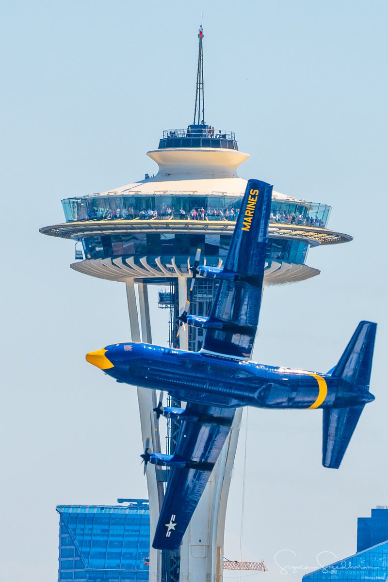 #FatAlbert making the rounds today around #SpaceNeedle... #SeaFair2018