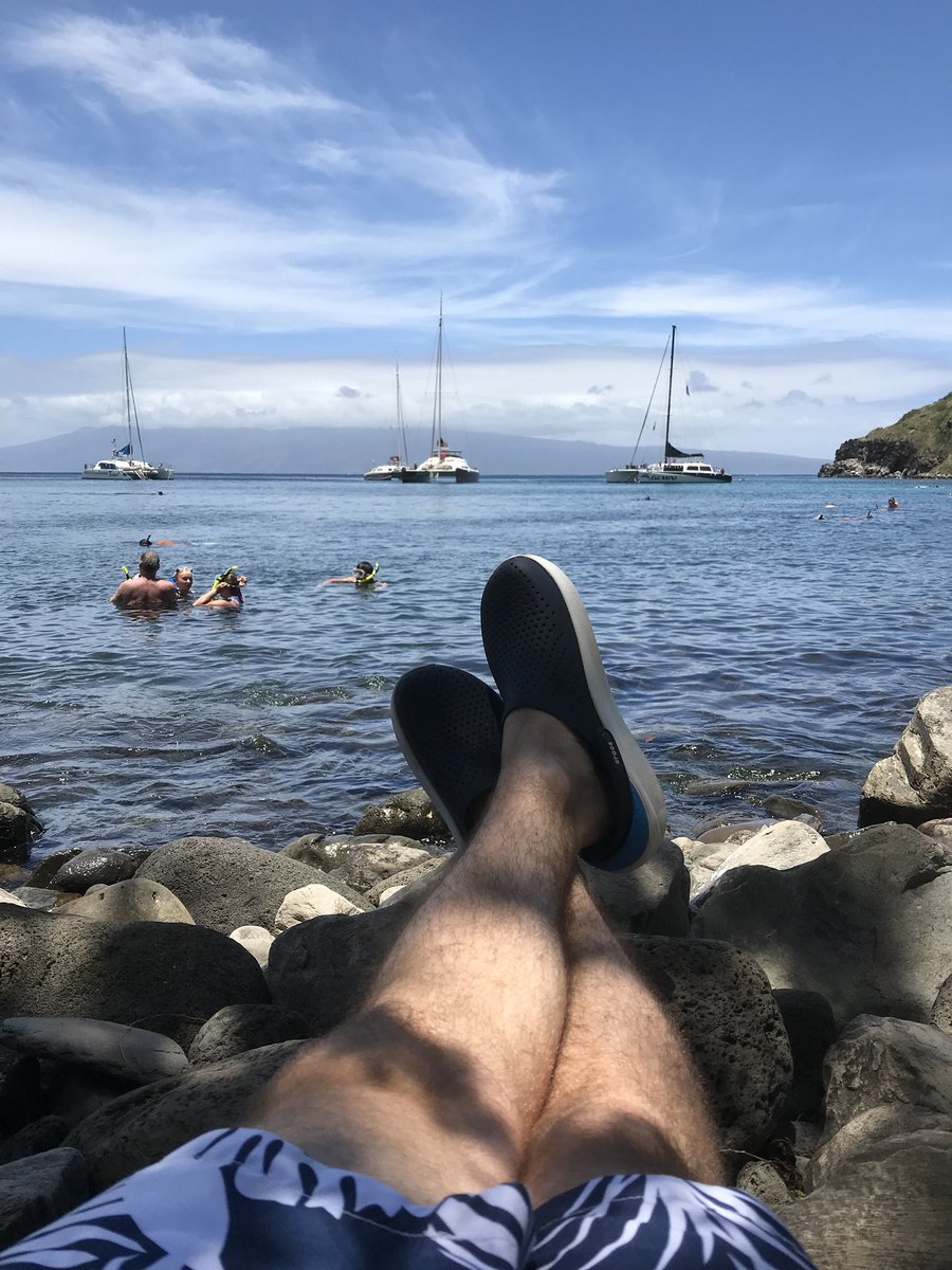 CrocsandCargos's tweet photo. Vacation without kids... and new crocs?! Just living the dream. #maui #dadlife https://t.co/WXDBFUFdsI