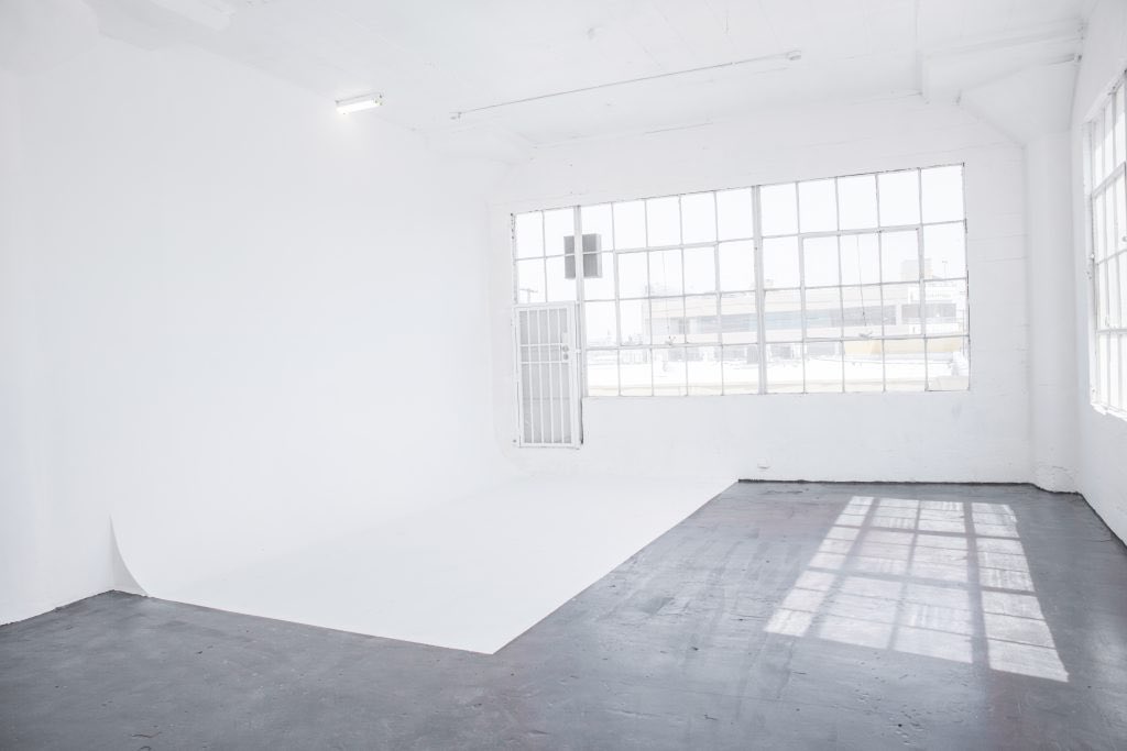 uscout_com's tweet image. Another New Listing Alert: 4 Versatile Stages For The Price Of One! 

Large beautiful space for creatives to come and create great content! This 2,400 sq ft. space has 4 large stages within one studio. 

#DTLA #LosAngeles #Photography #Photographystudio #film #studio #location
