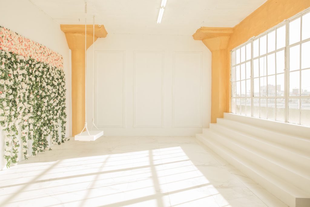 uscout_com's tweet image. Another New Listing Alert: 4 Versatile Stages For The Price Of One! 

Large beautiful space for creatives to come and create great content! This 2,400 sq ft. space has 4 large stages within one studio. 

#DTLA #LosAngeles #Photography #Photographystudio #film #studio #location