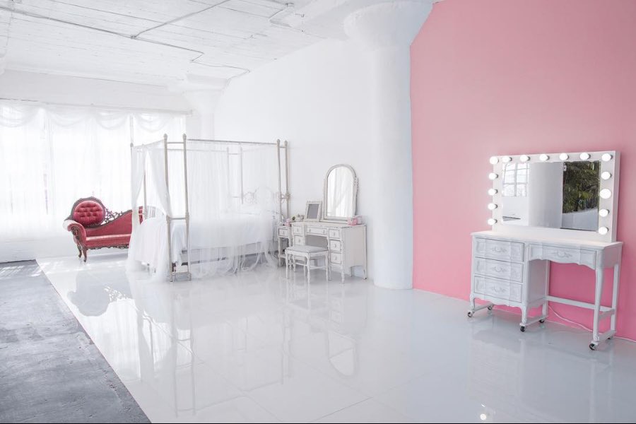 uscout_com's tweet image. Another New Listing Alert: 4 Versatile Stages For The Price Of One! 

Large beautiful space for creatives to come and create great content! This 2,400 sq ft. space has 4 large stages within one studio. 

#DTLA #LosAngeles #Photography #Photographystudio #film #studio #location