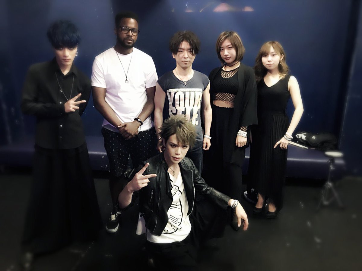 ShadBlaze87's tweet photo. Had some fun supporting @RAYJI_OFFICIAL at his debut event last week. Thanks for the invite and birthday cake man!
これからこう言うミックスの体験をもっと増やしたいかも 😎🤙🏾
#shadad #rayji #clubasia #shibuya #tokyo https://t.co/vwoIl7v8hc