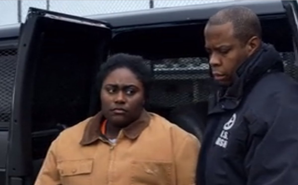 melolynflow's tweet photo. WARNING OITNB SPOILERS:
This season finale is so depressing, I don't understand I thought Blanca was supposed to be released ?? and Taystee going down for a crime she didn't commit.. I'm fucking crying this is so sad, especially because it happens for real everyday.. #oitnbs6 https://t.co/piaI7elYt4