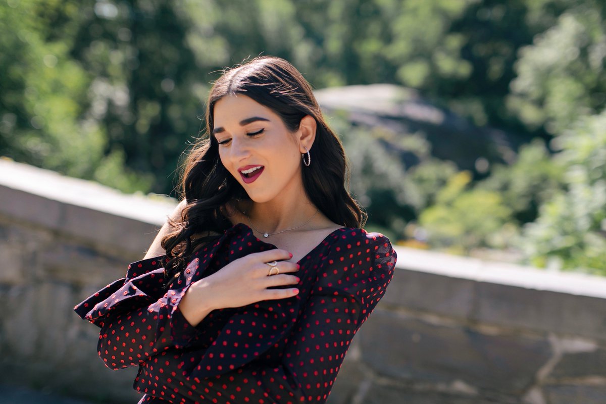 esthersanter's tweet photo. Never met a diamond I didn’t love, but Hearts On Fire takes the cake. Felt like a princess decked out in their gorgeous pieces. See more of their collection at @HeartsOnFire and prepare to swoon. @Shape_Magazine #ignitesomething #ignitebrilliance #esthersanter https://t.co/aPnEakU97C