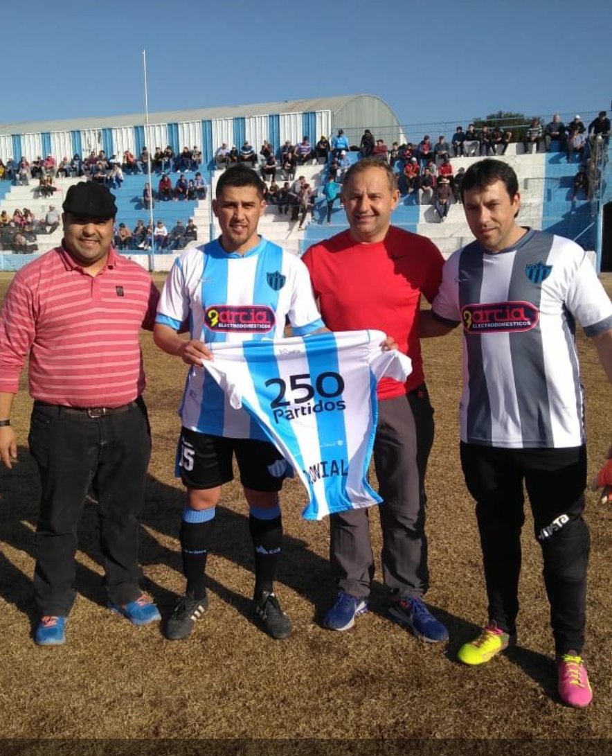CACDyC's tweet photo. Felicitamos a Gerardo Suárez por sus 250 partidos vistiendo la albiceleste!! https://t.co/B6kFhW5ZCJ