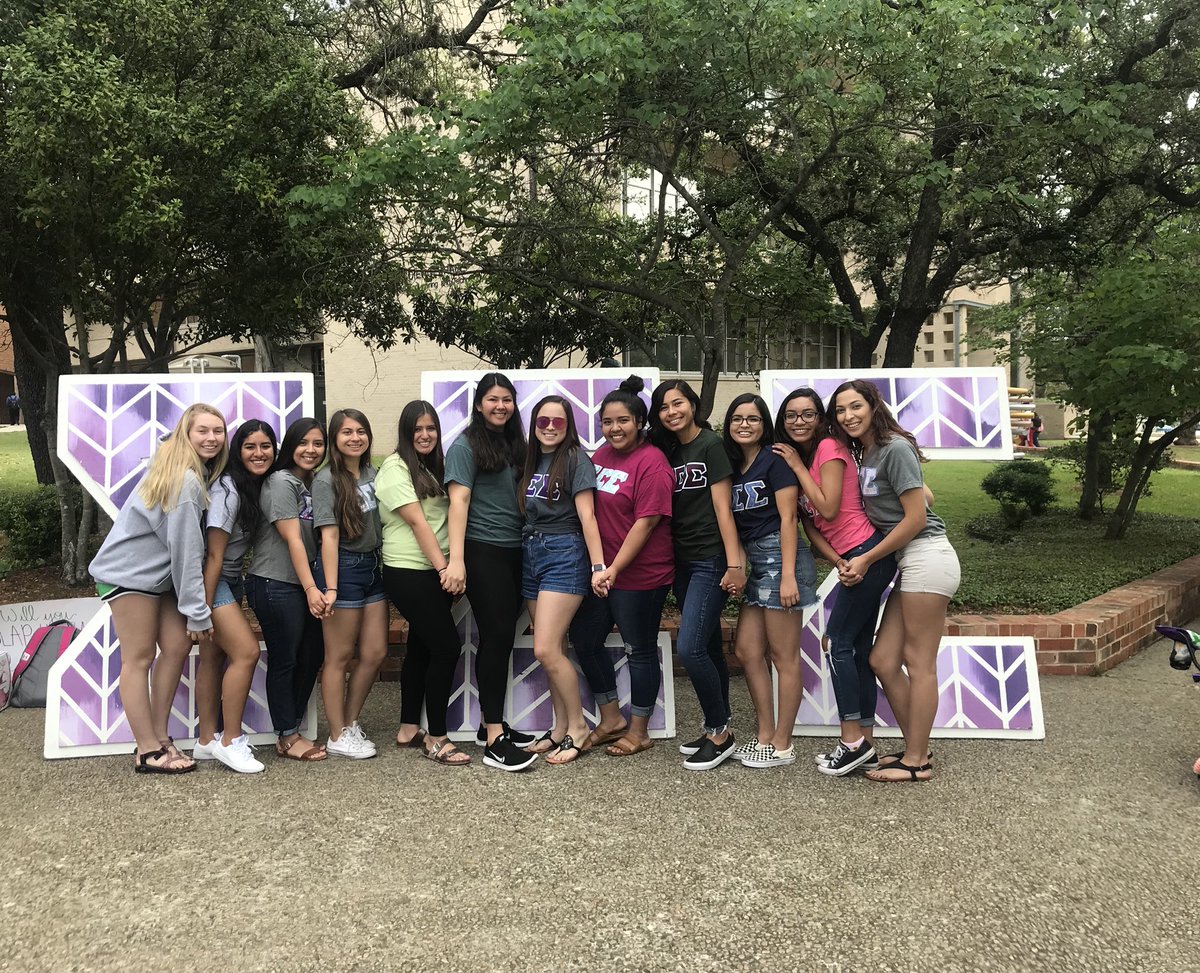TriSigmaStMU's tweet photo. Happy National Sister Day! 💜💜 https://t.co/XgN0UVrBMB