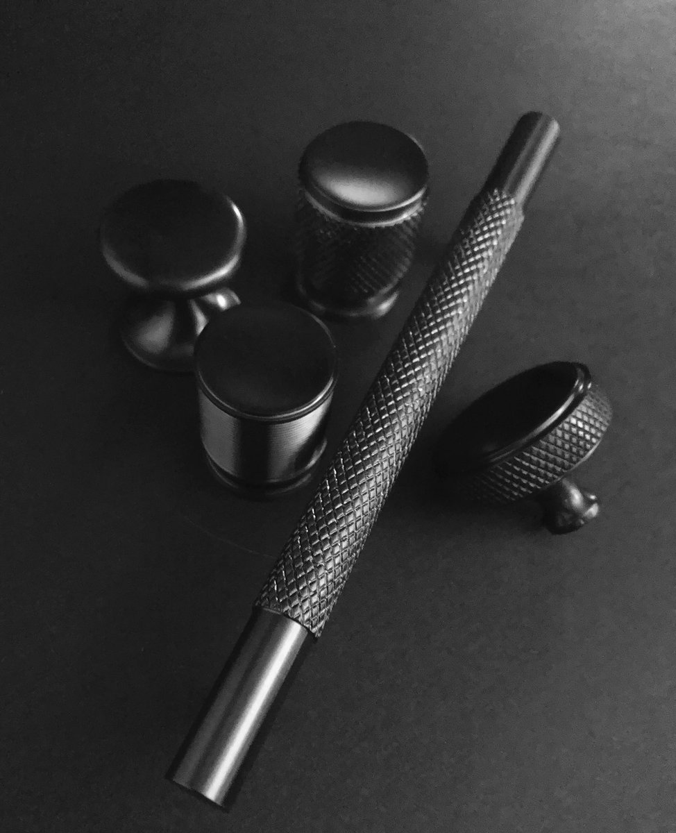 makeyourownhome's tweet photo. Our newest hardware collection available in graphite finish 😍 
.
.
.
.
#homedesign #interiordecor #InteriorDesign #interiorlovers #longweekend #modernhome #homerenovation #cabinethardware #designer #tweetoftheday #homedecor #kitchendesign #styleblogger #loveit #graphite https://t.co/6JgXhkovQw