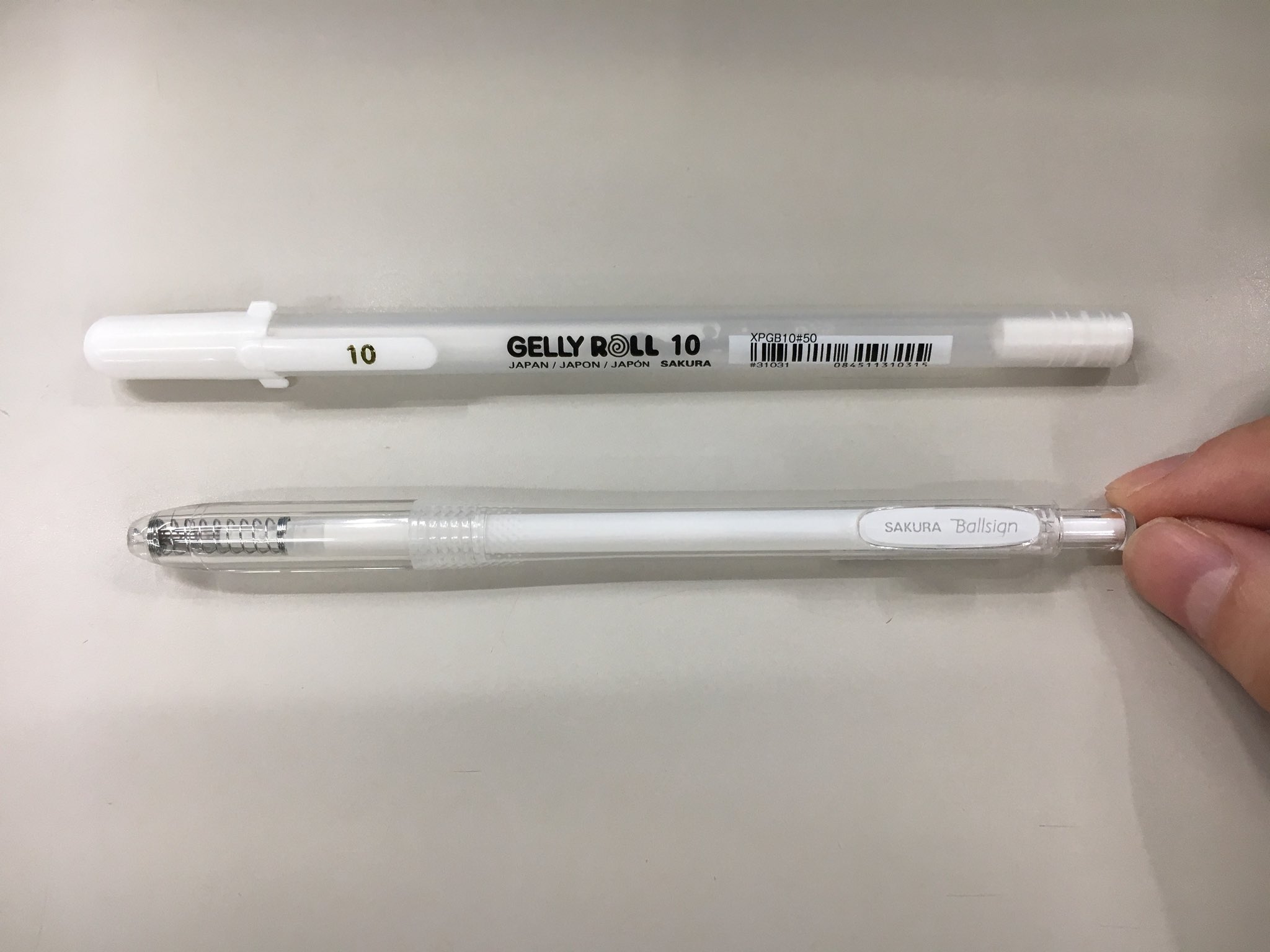 تويتر サクラクレパス 公式 على تويتر Morita0226 上がジェリーロール 下がボールサインノック 0 6 という商品です ボールサインノックは国内販売しています ゞ T Co 0bf8jo5smg