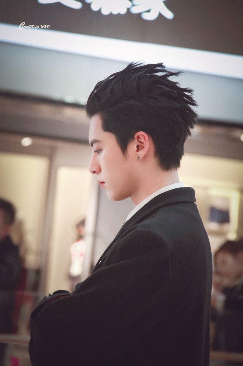 💫 Dylan Wang Updates 💫 on X: Monday ~ Pineapple hairstyle for everyone  ❤❤❤ #DylanWang #王鹤棣 #WangHeDi  / X