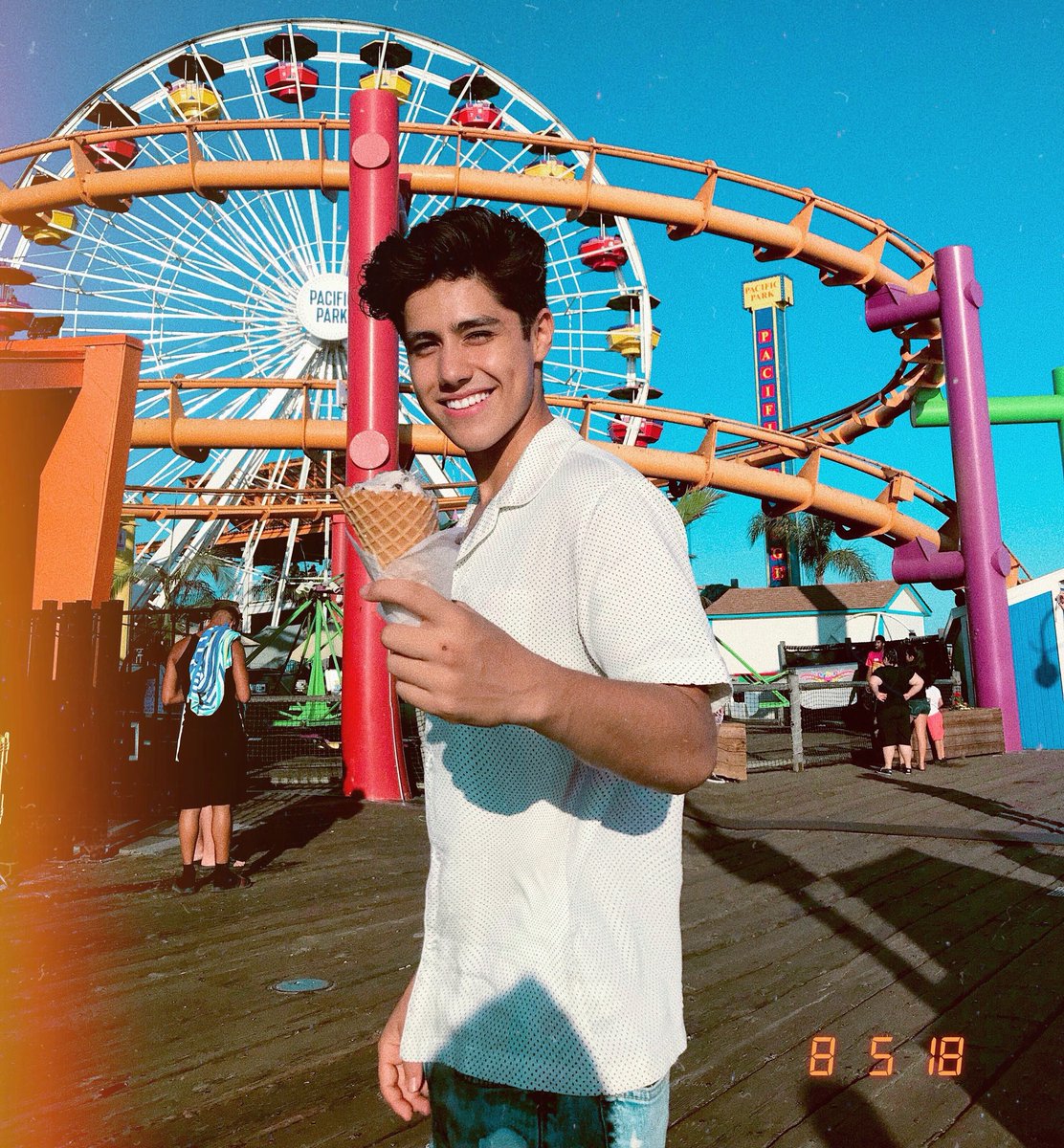 menny_flores's tweet image. 