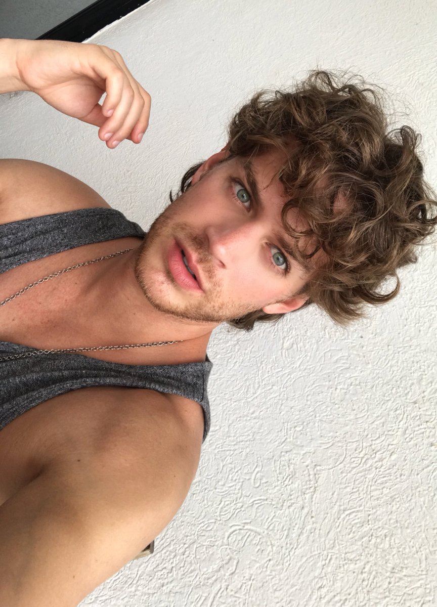 Polo_Morin's tweet photo. Que opinas de mi pelo así... ??? 
RT   =  Me gusta 😍
Like =  Ya rápate 🤮 https://t.co/LI8tfYNfZi