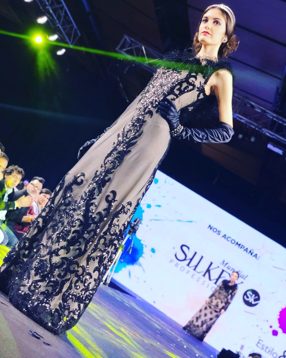 brunosalas12's tweet photo. Gracias @silkeymundial @PatriciaProfumo por acompañarme ..#ESTILOYCOLOR2018 @CityCenterRos https://t.co/xUFpciJh0N