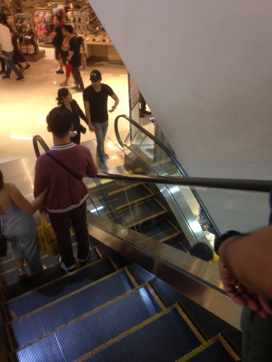 _rachelmarcos's tweet image. pupunta na dapat kami kay Kyline, tapos nakita namin tong dalawang to hahaha, may pag holding hands eh😍 @devonseron17 @KikoEstradaph 
08-05-18