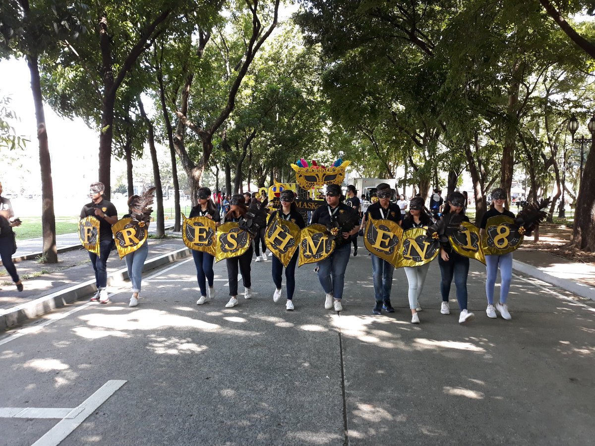 USTCBASC's tweet photo. They are now on their way to cross the Arch of the Centuries!
#TWW2018
#USTFreshmenWeek
#UNMASKomersiyo
#USTFreshmenWeek2018 https://t.co/IEYOrZUHND