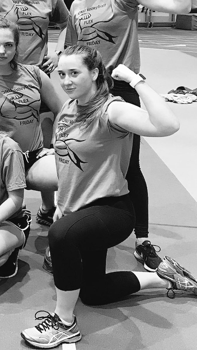 EarnestMacy's tweet photo. Happy 21st birthday to this dime of a woman. She is not only beautiful but she is also HUGE. Hope you had a great day @Kennahoss22 💙 https://t.co/Lhp2YIDCfX
