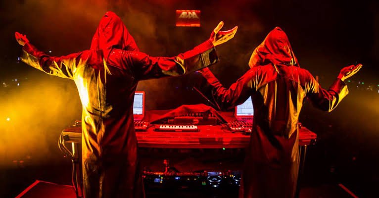 andersonmra_'s tweet image. Gaia me abençoaaaaaaaaaaa
❣️❣️❣️🔥🔥🔥🔥
#Untold2018 #arminvanbuuren 
@TheVoiceOfGaia #ASOT900BR
#trancefamily