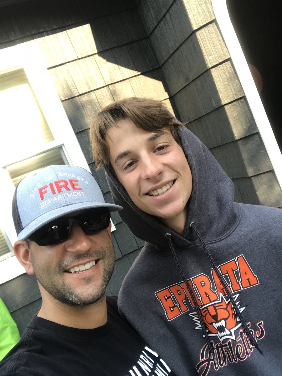 wormburns's tweet photo. Had to wake him up “early” to make it to the water park. #LakeChelan #vacation #chelanigans https://t.co/vBZgASZxMO