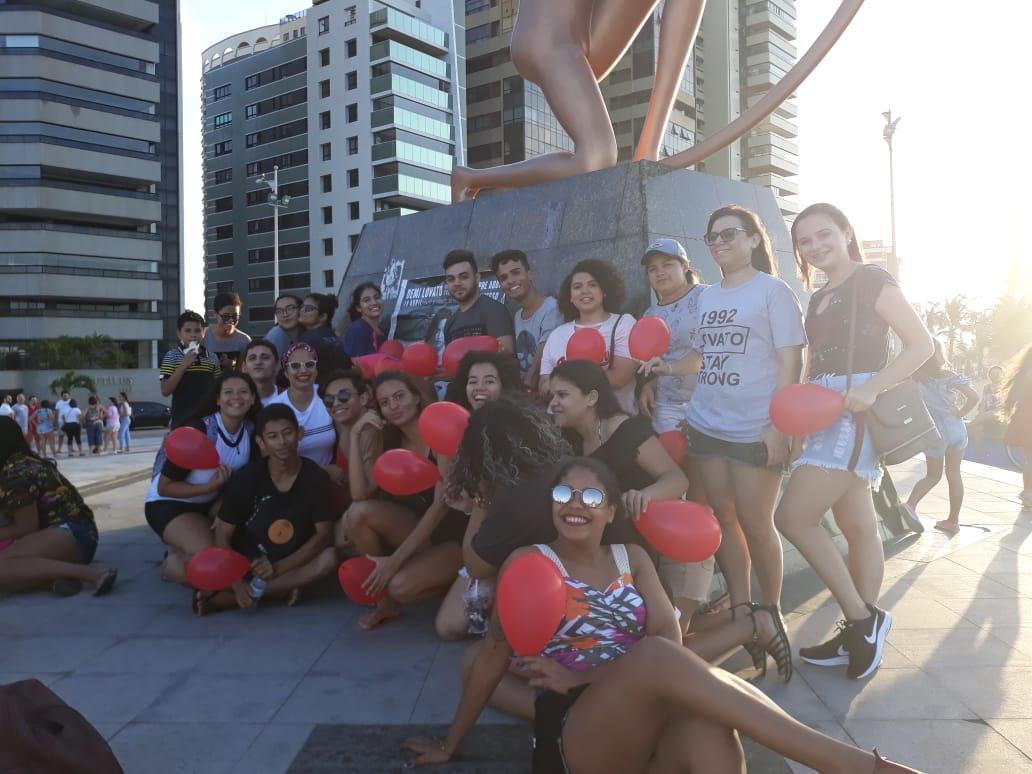 demifortaleza's tweet photo. Hoje o Demi Lovato Fortaleza se reuniu com alguns dos nossos membros para realizar o #PrayingForDemi . A ação foi feita para mostrar nosso apoio e amor a nossa rainha Demi Lovato. Agradecemos a todos os que participaram desse momento. ❤ #KeepFightingDemi https://t.co/UdMmGzrtQb