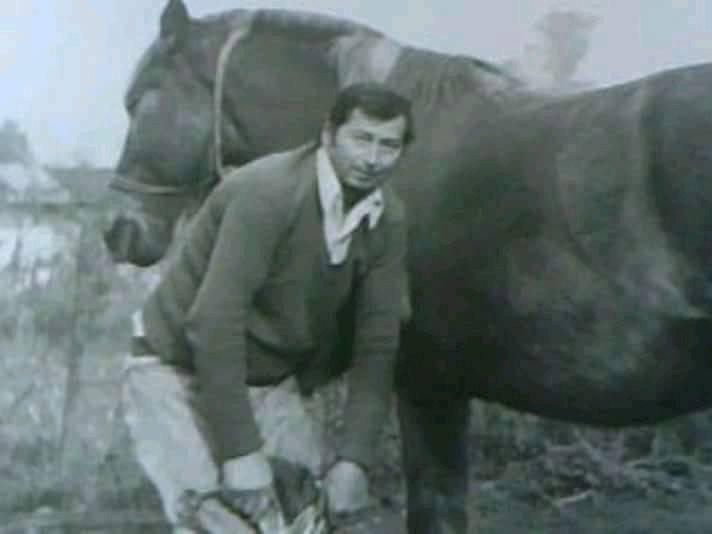 memoriacampesin's tweet photo. Justo Vergara, #herrando su animal #Chimbarongo https://t.co/9d7eVuKrox