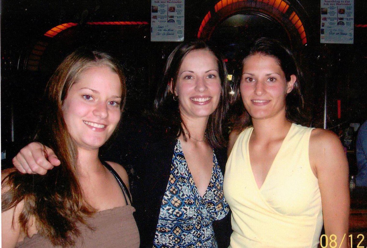 pixeostar's tweet photo. #NationalSistersDay https://t.co/1BeNJPrUJq
