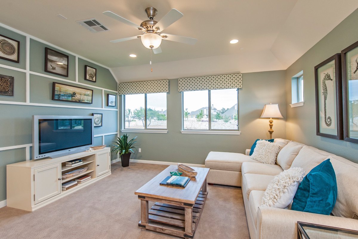 AustinTM_Homes's tweet photo. Effortless #elegance… https://t.co/5JYbtgokDj. #brightspace #gorgeousdecor #homedesign #popofblue #unwind #entertainmentspace #LeanderTX https://t.co/6AjlIActPZ