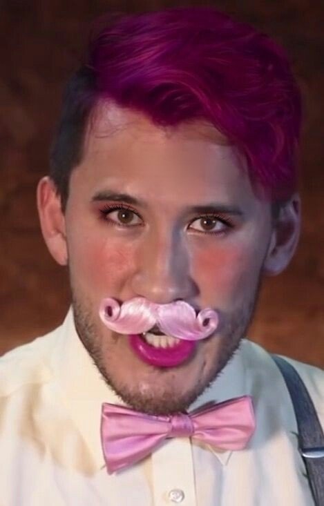 CountBubbleGum_'s tweet image. ♥♥♥
 V:"The blood coming from your neck sure does bring out your eyes darling..." 

 W:"Heh, at least you'll die beautiful..."
♥♥♥
Pan

228 years young~

4 years experience

Bad boy/shy boy

sub/dom

18+

King of the vampires

Rt? 
♥♥♥