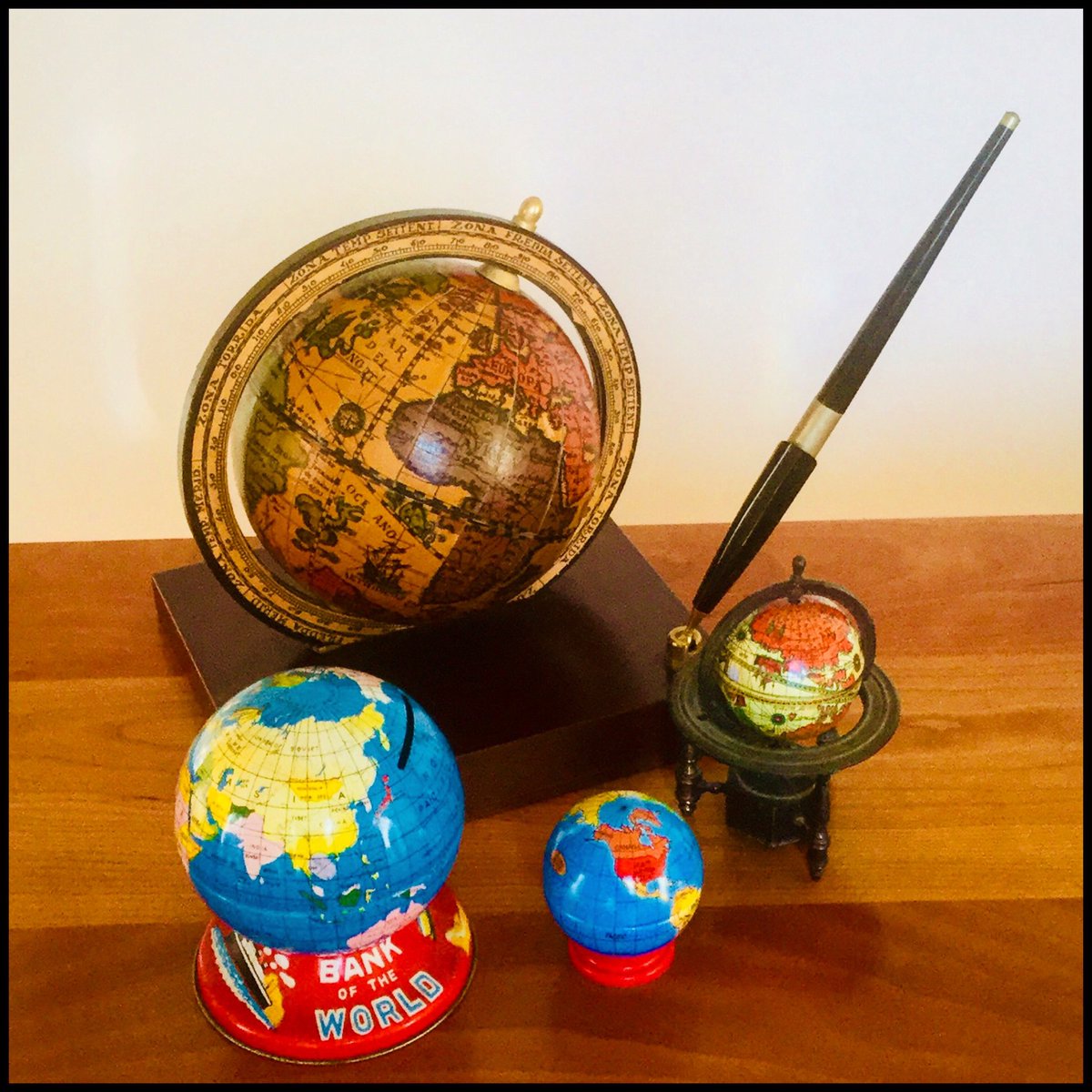 ✨🌎 Vintage Loot! 🌍✨
#sweetwater #vintage #goods #tesoro #fabulousfinds #vintagefinds #vintagestuff #globepencilsharpener #pencilsharpener #vintageglobe #italy #deskglobe #vintagebank #globebank #globebanks #penniesfromheaven #vintageloot