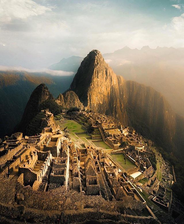 Machu Picchu is a 15th-century Inca citadel situated on a mountain ridge 2,430 metres (7,970 ft) above sea level. It is the most familiar icon of Inca civilization. Located in the Cusco Region, in #Peru, above the Sacred Valley
_
Photo by @emmett_sparlin… instagram.com/p/BmHuBWXAPzC/