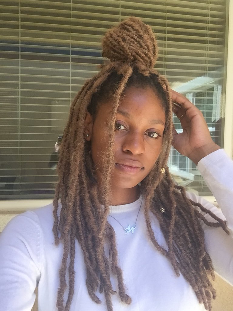 lovinnAYO's tweet photo. Someone told me it look like I had Funyuns on my head lol thoughts?? https://t.co/rndGnqKevO