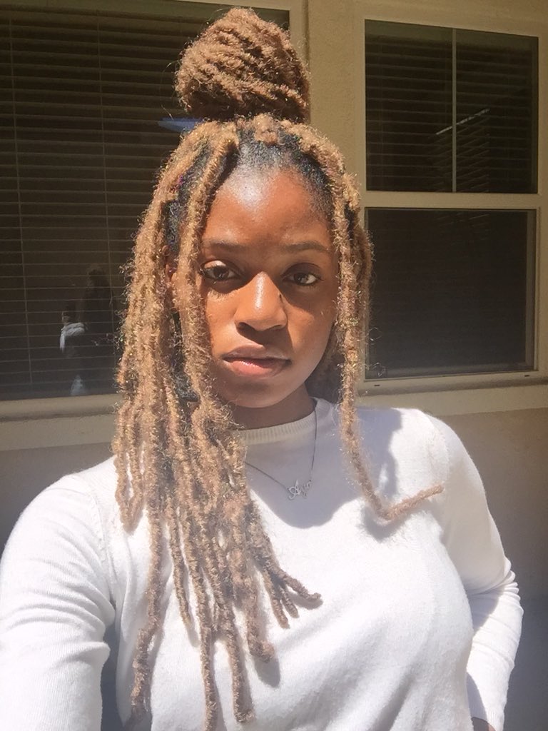 lovinnAYO's tweet photo. Someone told me it look like I had Funyuns on my head lol thoughts?? https://t.co/rndGnqKevO