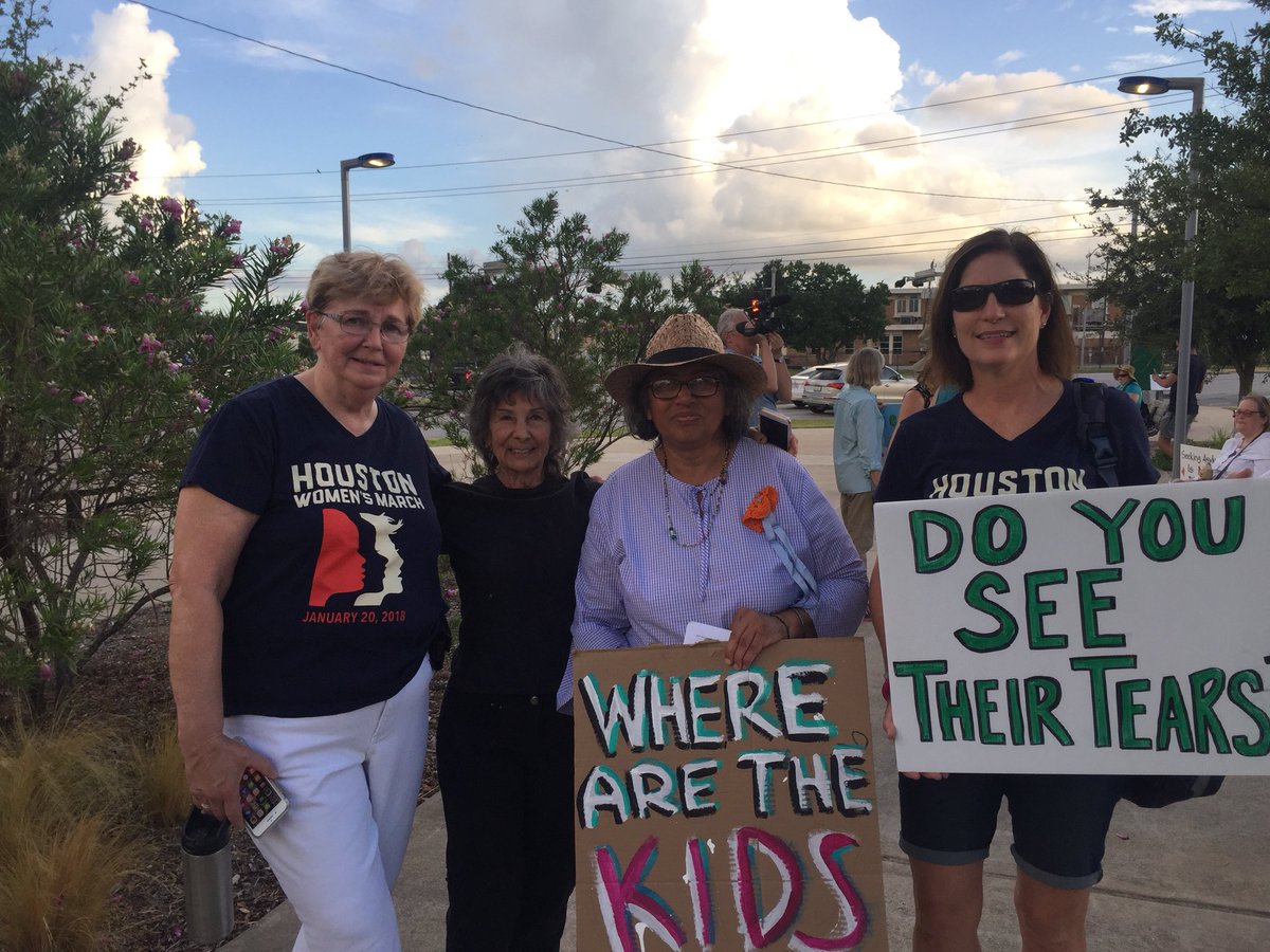 Proud to march in Houston with Rachna & The Caravan of Grannies @granniesrespond. Reunite families now! #GranniesRespond #GranniesOnABus @WomensMarchHOU #FamiliesBelongTogther #NoBabyJails #SilenceIsNotAnOption #WhyIMarch #Vote Safe travels onward!