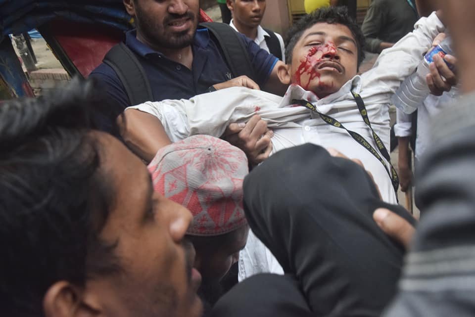 PCFSGlobal's tweet photo. UPDATE:
MEDIA blackout in Bangladesh, Facebook takes down students/victims' posts, internet speeds slowed to 1.5KBps (!!!), and violence continues

115+ students injured
3 female students missing
4 shot dead.
1 student had his eye gouged out

#WeWantJustice 
#WeDemandJustice https://t.co/R8k3oRzsGs