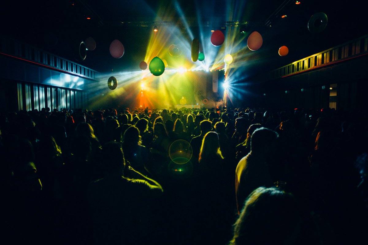 Hoera! We vallen opnieuw in de prijzen! Dit keer hebben we internationale 'Iconic Awards 2018' gewonnen. Directeur Hans Verbugt: "Wij gaan knallend ons nieuwe seizoen in. Op 1 september, tijdens Voorspel, vieren we stiekem ook al deze prijzen met de stad.’ bit.ly/2vI0D75