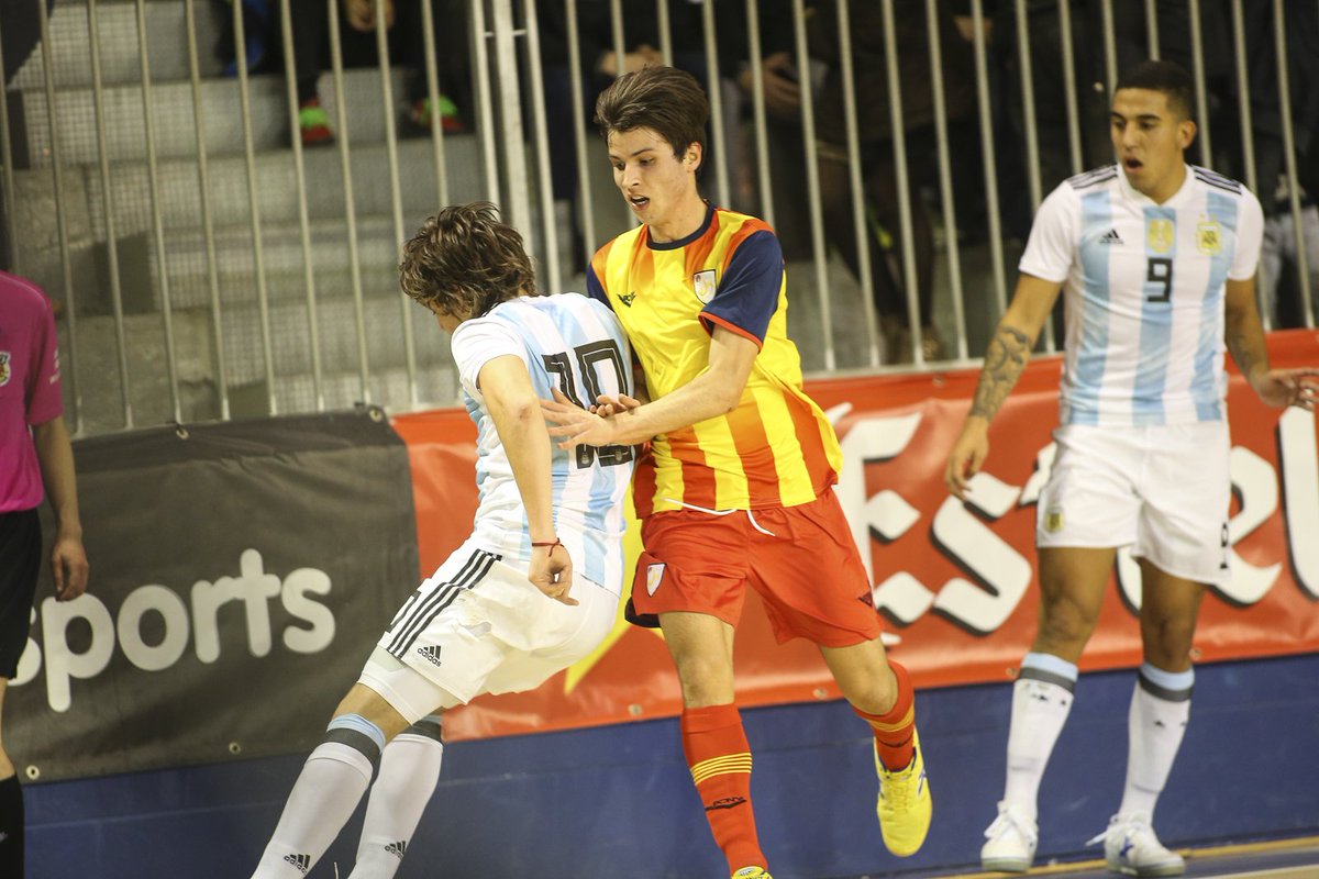FCF_CAT's tweet photo. Representació catalana a les Seleccions sub 18 masculina i femenina espanyola de Futbol Sala @PenyaEsplugues @FCBfutbolsala
https://t.co/VtC0TwsKz5 #SeleccionsCatalanesFS #Sub21femFS #Sub19mascFS #futsalFEM #Orgullosa https://t.co/yPKqh3DYmc