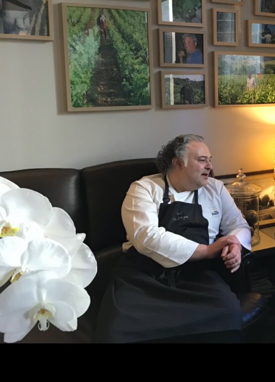 Carles_Domenech's tweet photo. Pere Arpa practica una cuina amb ànima i manté un profund lligam amb els seus productors. #calarpa #niundiaacasa
Devoció i respecte per la terra https://t.co/cu4CVyIkPf https://t.co/ALWRqlgV22