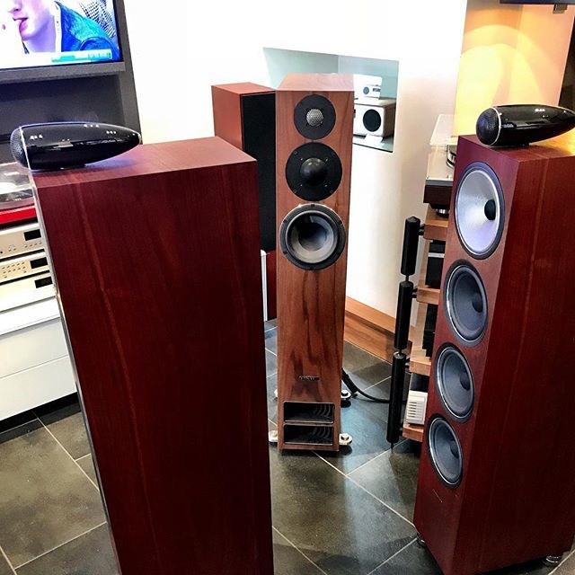AudioVenue's tweet photo. What’s happening here then, speakers all over the shop!#bowersandwilkins #bandw #b&w #702s2 #projectaudio #rotel #pmc #pmctwenty5 #hifilondon #pmctwenty526 #loewetv #speakers #loudspeakers #sound #hifi #hifisystem #audiovenue #ealing #maidenhead https://t.co/GBv8am3Oap https://t.co/NBUDQuAFW4