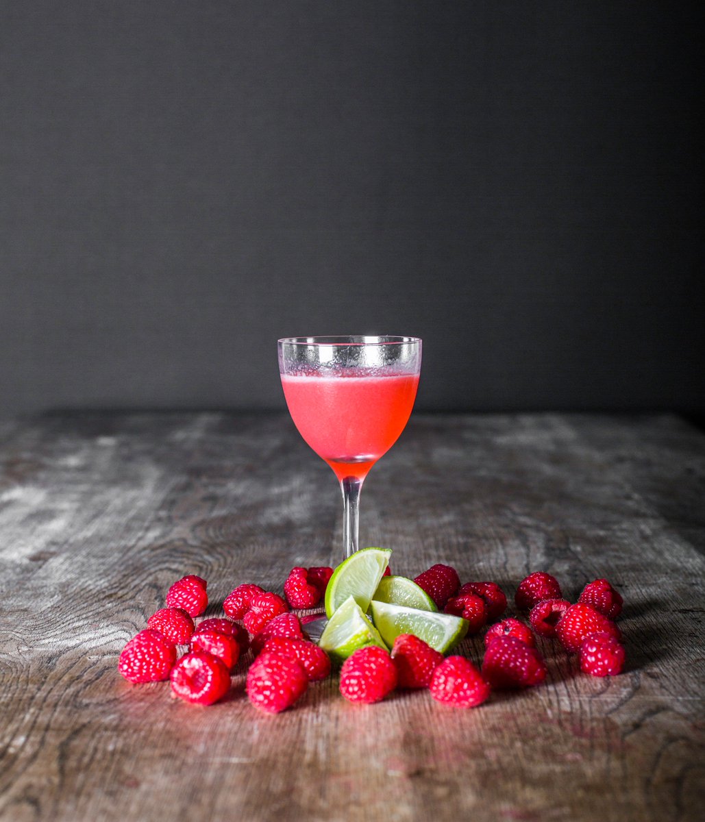 Gird your loins, our ginmeister Stephen about to hit the airwaves singing the praises of the mighty Pinkster Gimlet <a href="/chrismannbbc/">Chris Mann</a> <a href="/BBCCambs/">BBC Cambridgeshire</a>