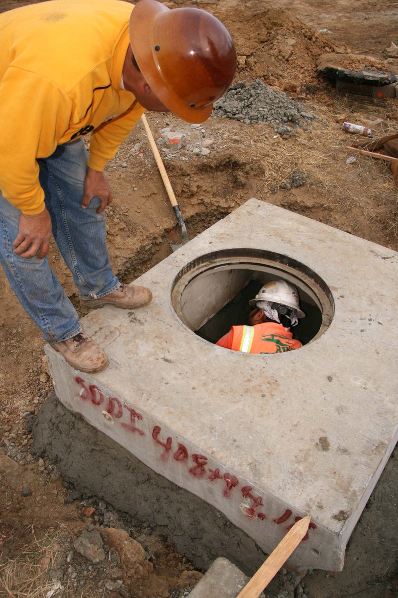 Crowcon's tweet photo. Did you catch our blog on confined spaces? Check it out now! https://t.co/NExrNcXZmk https://t.co/QO9dwWCpwE