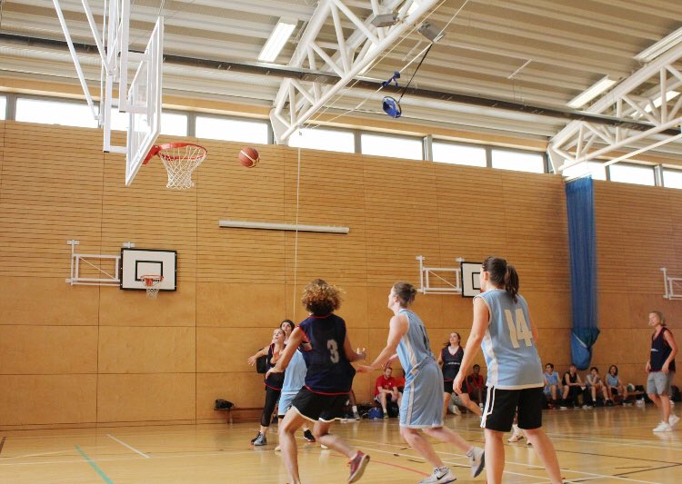FTLoveofthegame's tweet photo. FINALS DAY and it’s all about the #hustle 🏀💪🎉 Join us #FTLOTG tonight: 
7:00pm Women’s Runners Up
7:45pm Men’s Runners Up
8:30pm Women’s Final
9:15pm Men’s Final 
#MondayMotivation https://t.co/kX9V1JL5Lb