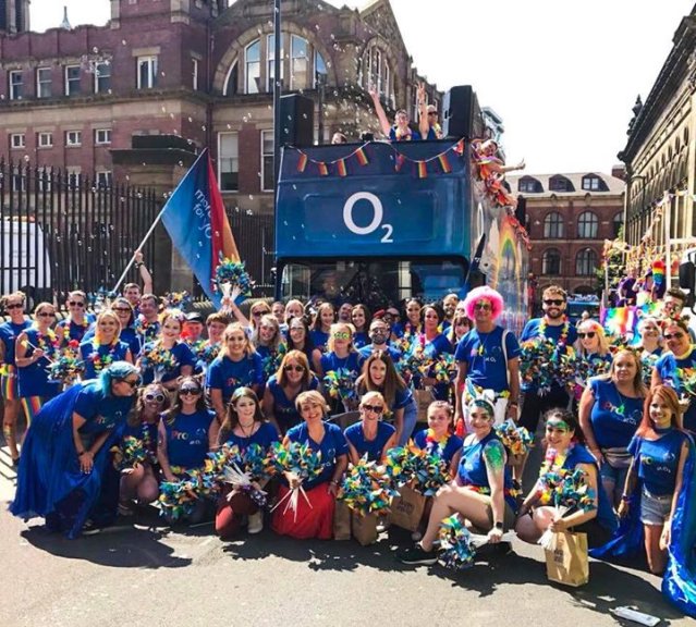 C_A1exander's tweet image. After yesterday’s fun at Belfast Pride we are on to our next stop, #LeedsPride 🏳️‍🌈 If you’re at Leeds LGBT Pride today and see the #ProudAtO2 bus, give us a wave and snap a pic 👋🏾 dy.si/hfkhY #TeamO2