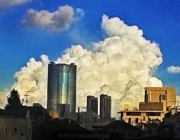 Tokyo 
積乱雲
Cumulonimbus cloud
#instagram #destinationguide #instagood 
#photograph  #landscape #instacapture 
#instapics #instagramjapan #Japan #Tokyo 
#instaphoto #instalike #東京 #日本 #青 #cloud 
#Blue #写真 #photo #六本木ヒルズ #入道雲 #積乱雲 
#Cumulonimbuscloud